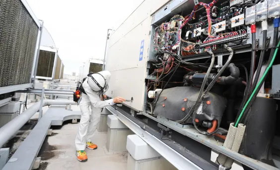 食品ケース用冷蔵冷凍機メンテナンス