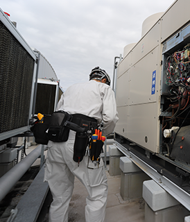 内蔵ユニット（コンプレッサー、凝縮器、冷却ファン）の点検・清掃