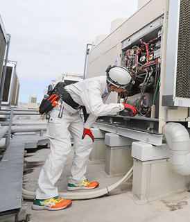 蒸発器フィンの清掃・霜取り調整